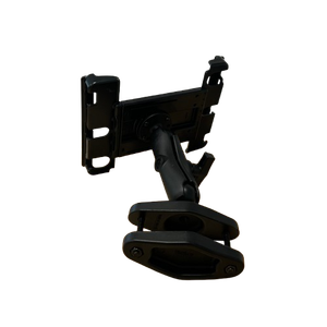 RAM Heavy Duty Tablethouder Set De RAM Mount Heavy-Duty Tablethouder Set is ontwikkeld voor het stevig en flexibel bevestigen van tablets in veeleisende werkomgevingen. Dankzij het modulaire kogelgewrichtsysteem is de houder eenvoudig te verstellen voor een optimale kijkhoek, terwijl de robuuste constructie zorgt voor betrouwbare ondersteuning in onder meer voertuigen, magazijnen en industriële toepassingen. RAM Mounts staat bovendien bekend om zijn duurzame, rugged oplossingen voor professioneel gebruik.  Voordelen: Stevige en betrouwbare bevestiging, voor professioneel gebruik in ruwe en veeleisende omgevingen.  Flexibel verstelbaar, dankzij het RAM ball-and-socket-systeem, dat vrijwel onbeperkte positionering mogelijk maakt.  Minder last van schokken en trillingen, door het trillingsdempende ontwerp van het montagesysteem.  Duurzame constructie, met materialen die zijn ontworpen voor langdurig en intensief gebruik. Bij verschillende RAM-oplossingen gaat het om combinaties van aluminium, roestvrij staal en high-strength composiet.  Breed inzetbaar, in onder meer voertuigen, heftrucks, magazijnen en andere industriële werkomgevingen.